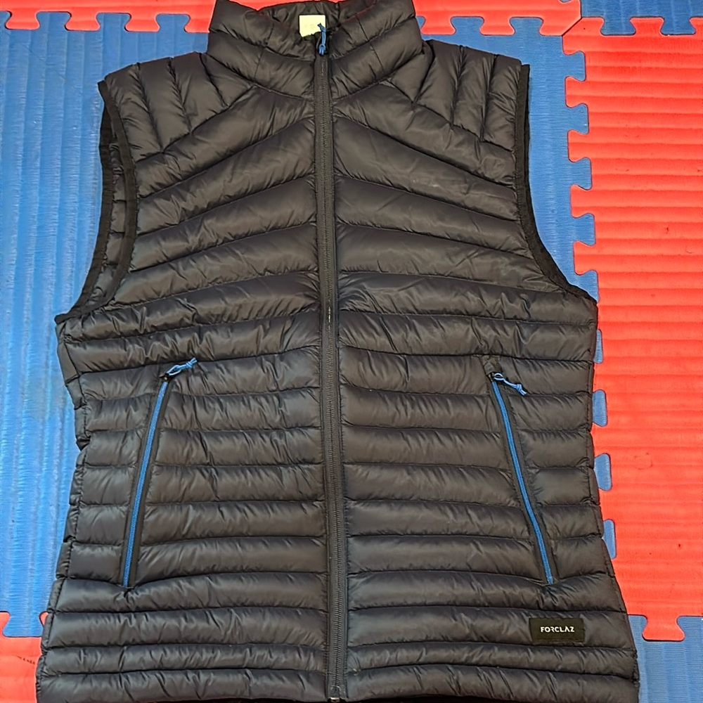 Navy Blue Decathlon Foreclqz men’s Vest never worn size Medium.